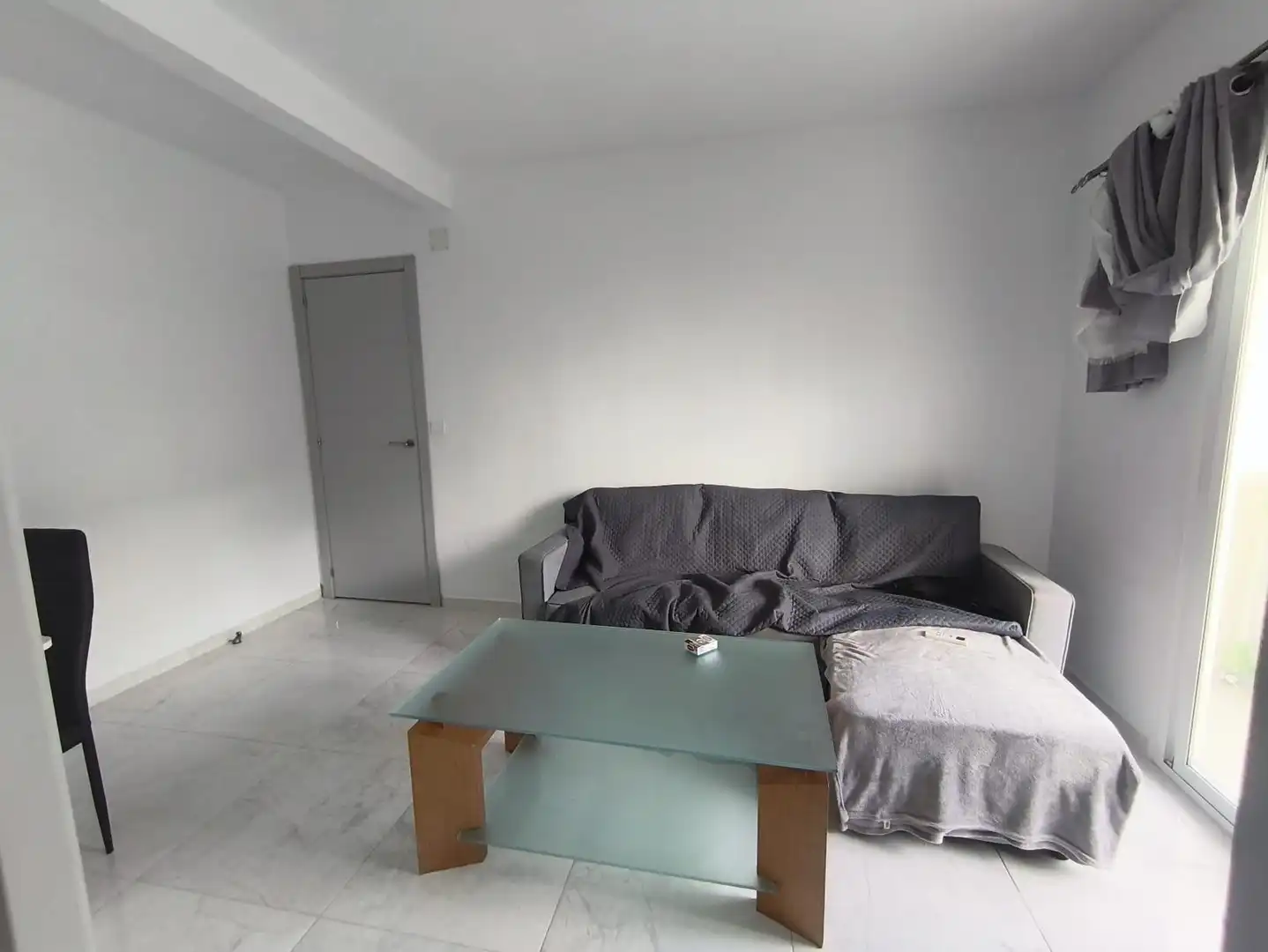 Sala d'estar de Estudi de lloguer en Alicante / Alacant amb Aire condicionat, Moblat i Balcó