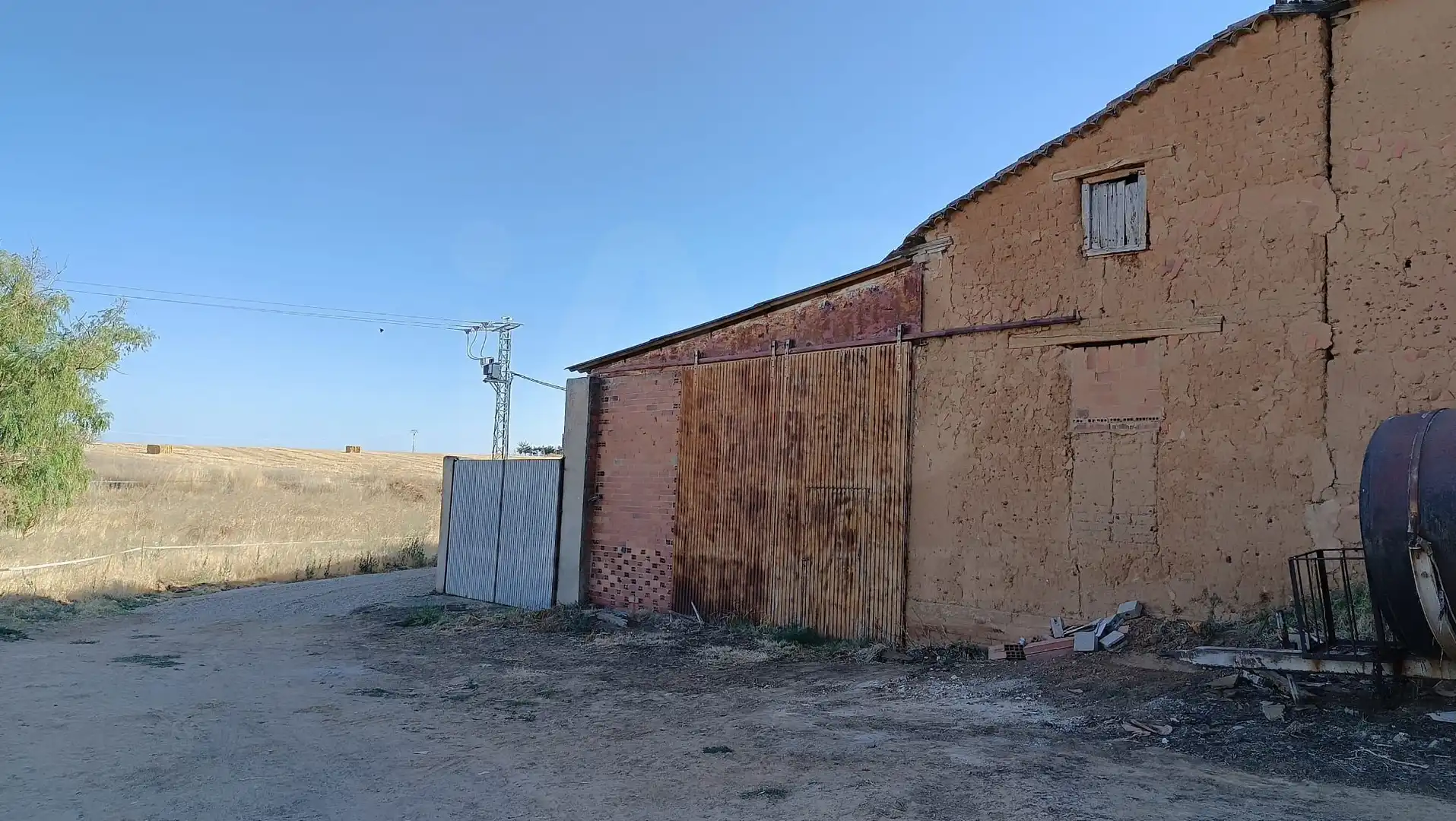 Vista exterior de Edifici en venda en Fuentes de Carbajal, León