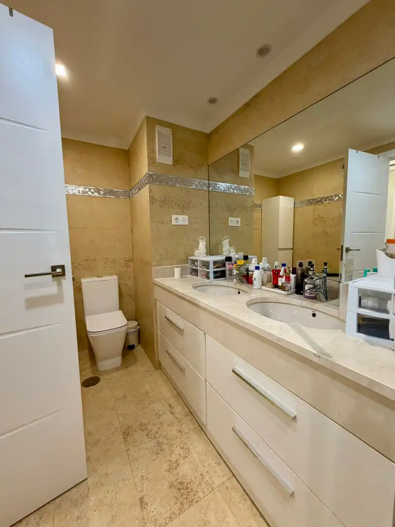 Badezimmer von Wohnungen zum Verkauf in Marbella mit Klimaanlage, Heizung und Terrasse
