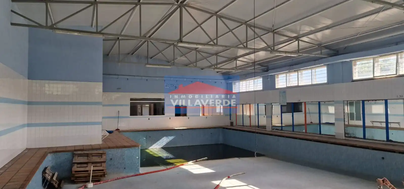 Swimming pool of Industrial buildings for rent in Cangas 
