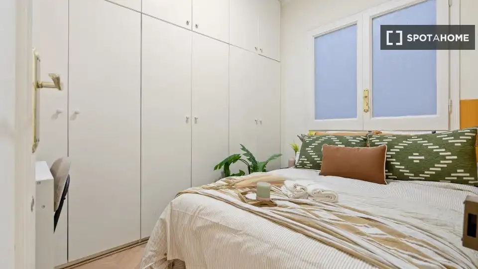 Bedroom of Flat for share in Barcelona  with Air Conditioner, Heating and Terrace