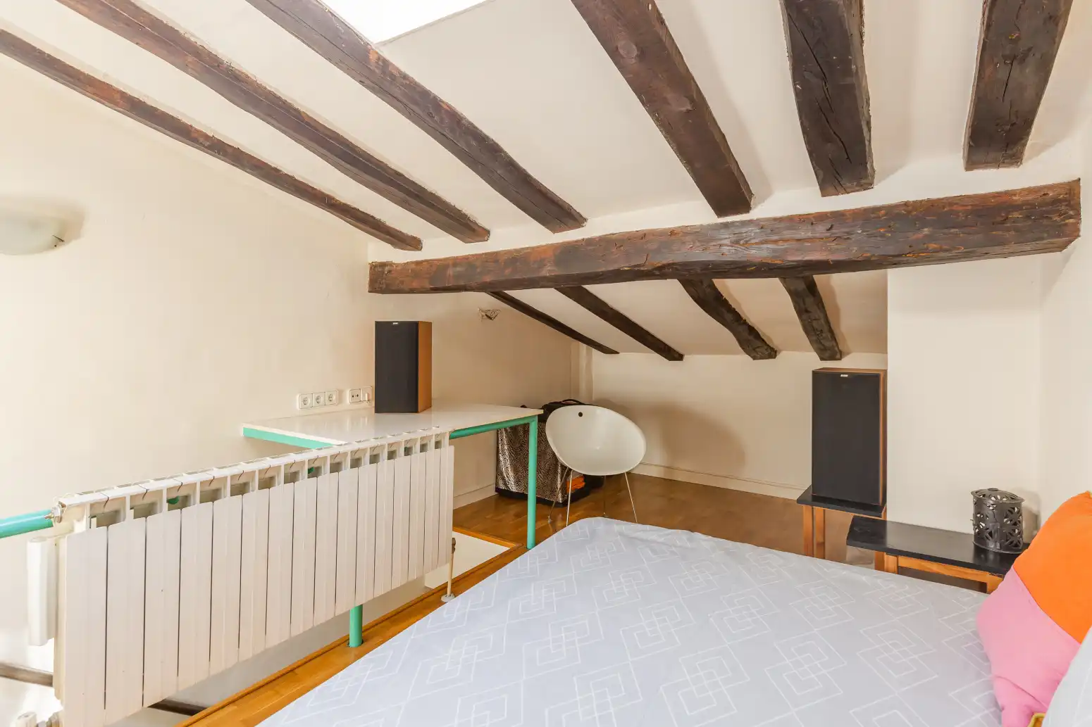Habitación de Ático en venta en  Pamplona / Iruña con Calefacción, Amueblado y Balcón