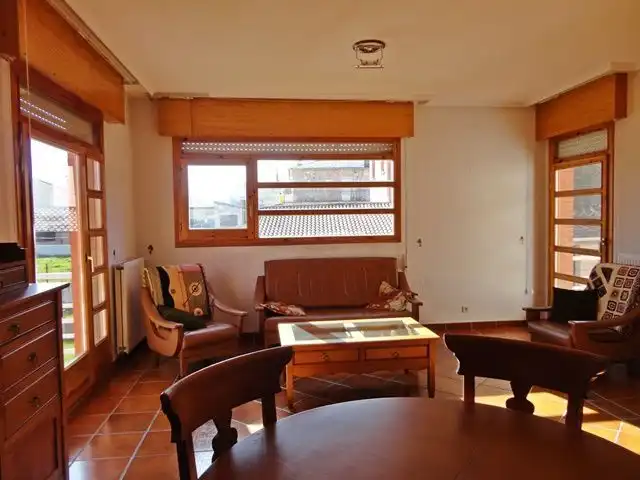 Sala de estar de Casa adosada en venta en Hontoria del Pinar con Calefacción, Terraza y Trastero