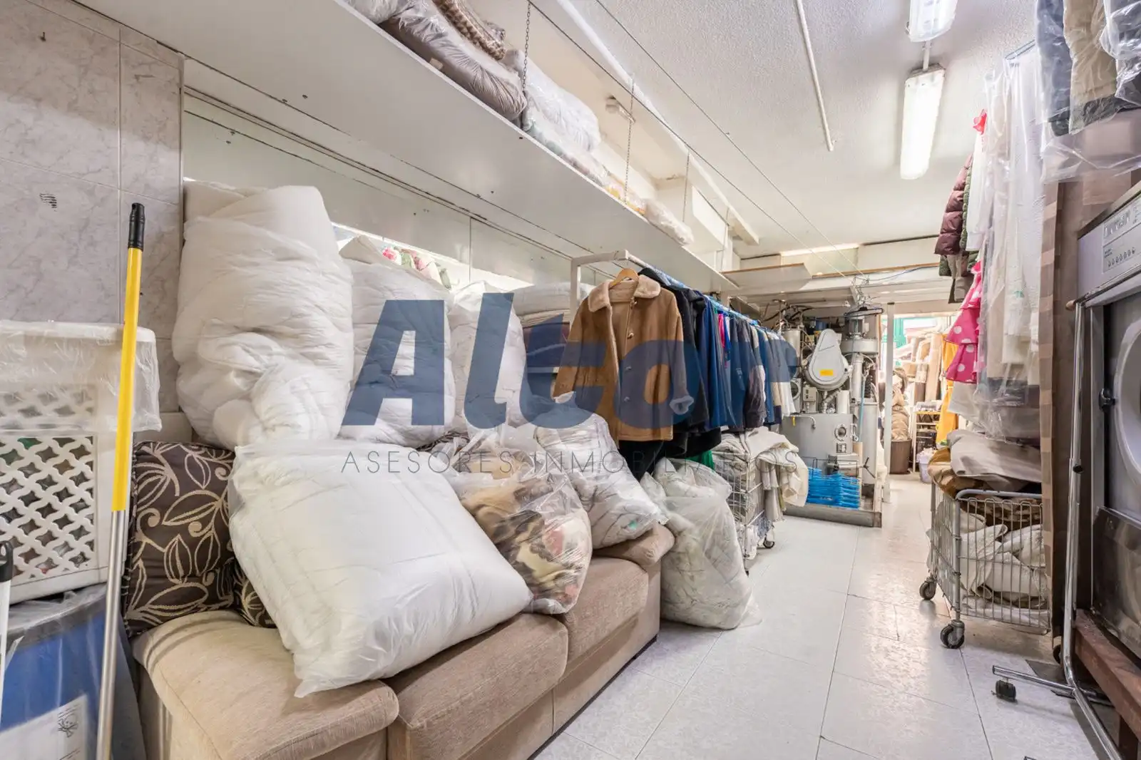 Local en venda en Fuenlabrada amb Aire condicionat, Moblat i Internet