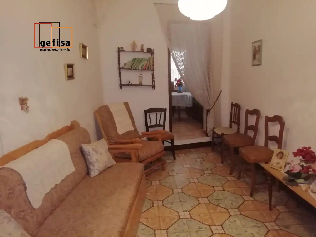 Sala d'estar de Casa o xalet en venda en Valdepeñas amb Traster i Balcó