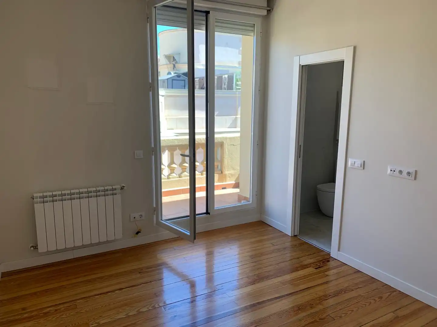 Balcony of Attic for rent in Madrid  with Air Conditioner, Heating and Parquet flooring