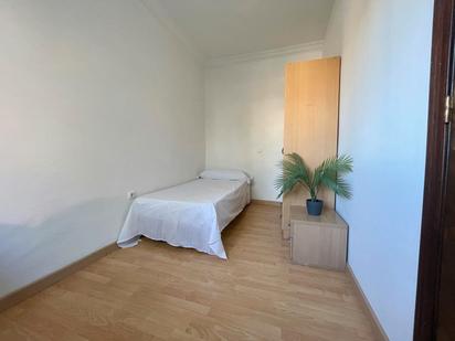 Bedroom of Flat to share in  Sevilla Capital  with Furnished and Washing machine