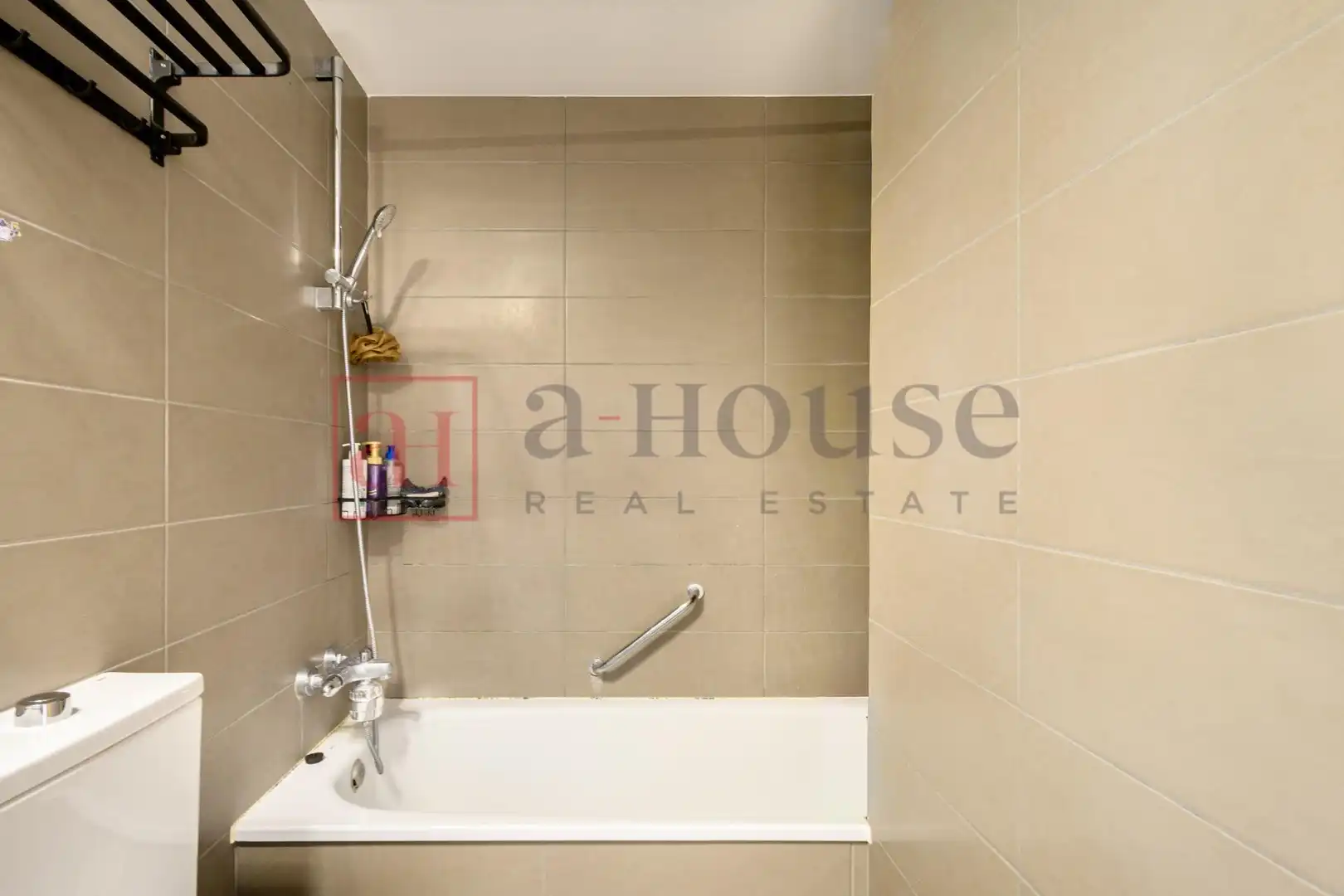 Badezimmer von Wohnung zum Verkauf in Barcelona mit Heizung, Parkett und Terrasse