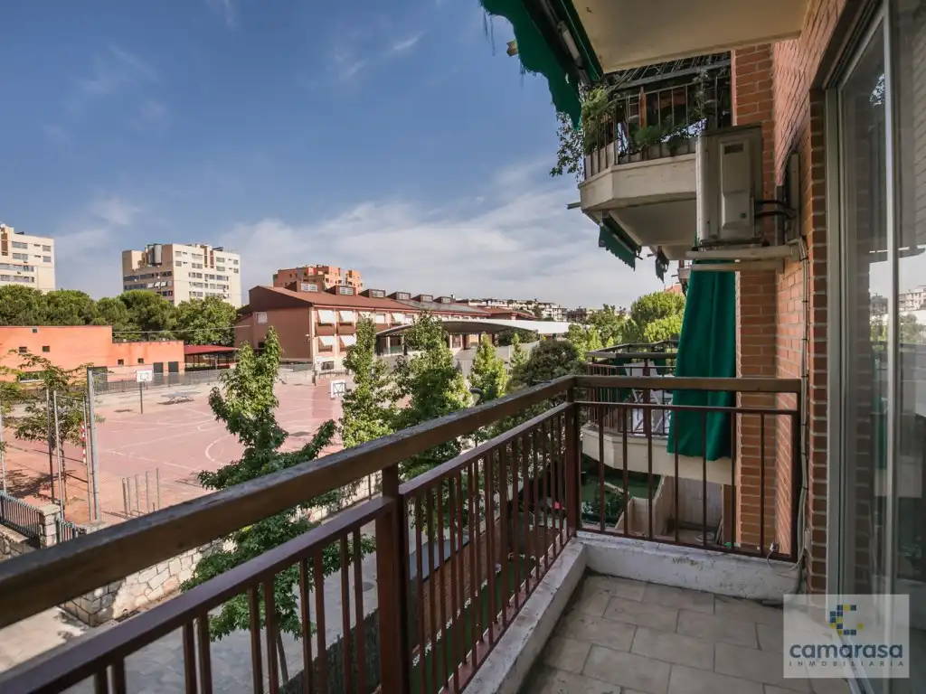 Terrassa de Pis en venda en Tres Cantos amb Moblat