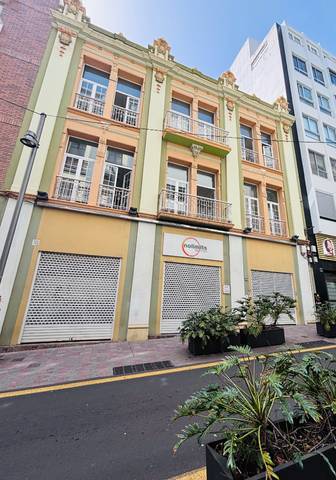 Edificio en Venta en Calle Imeldo Serís, 45 en Centro