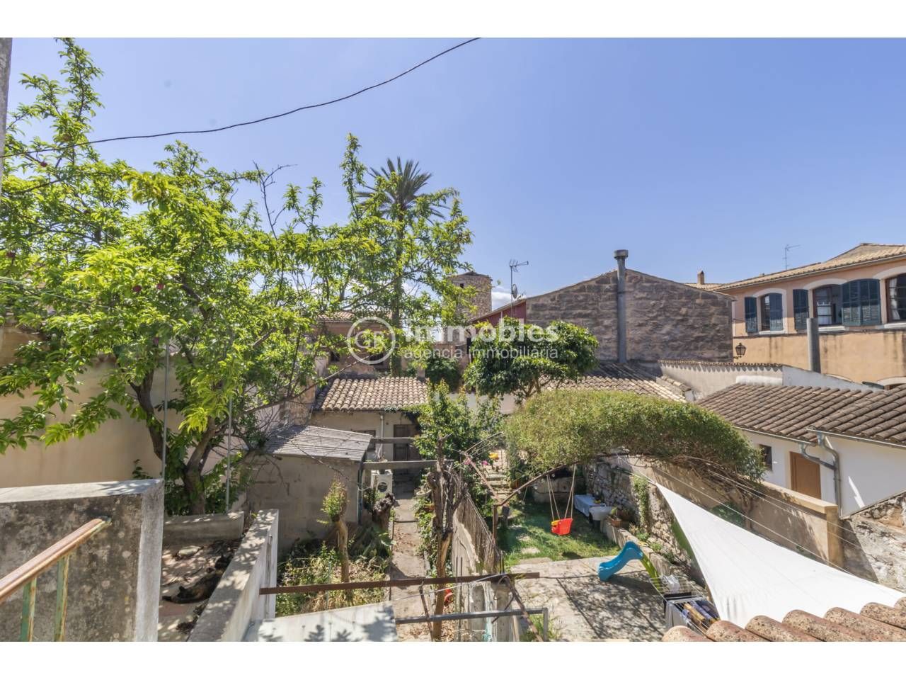 Vista exterior de Casa o xalet en venda en Binissalem amb Jardí privat i Moblat