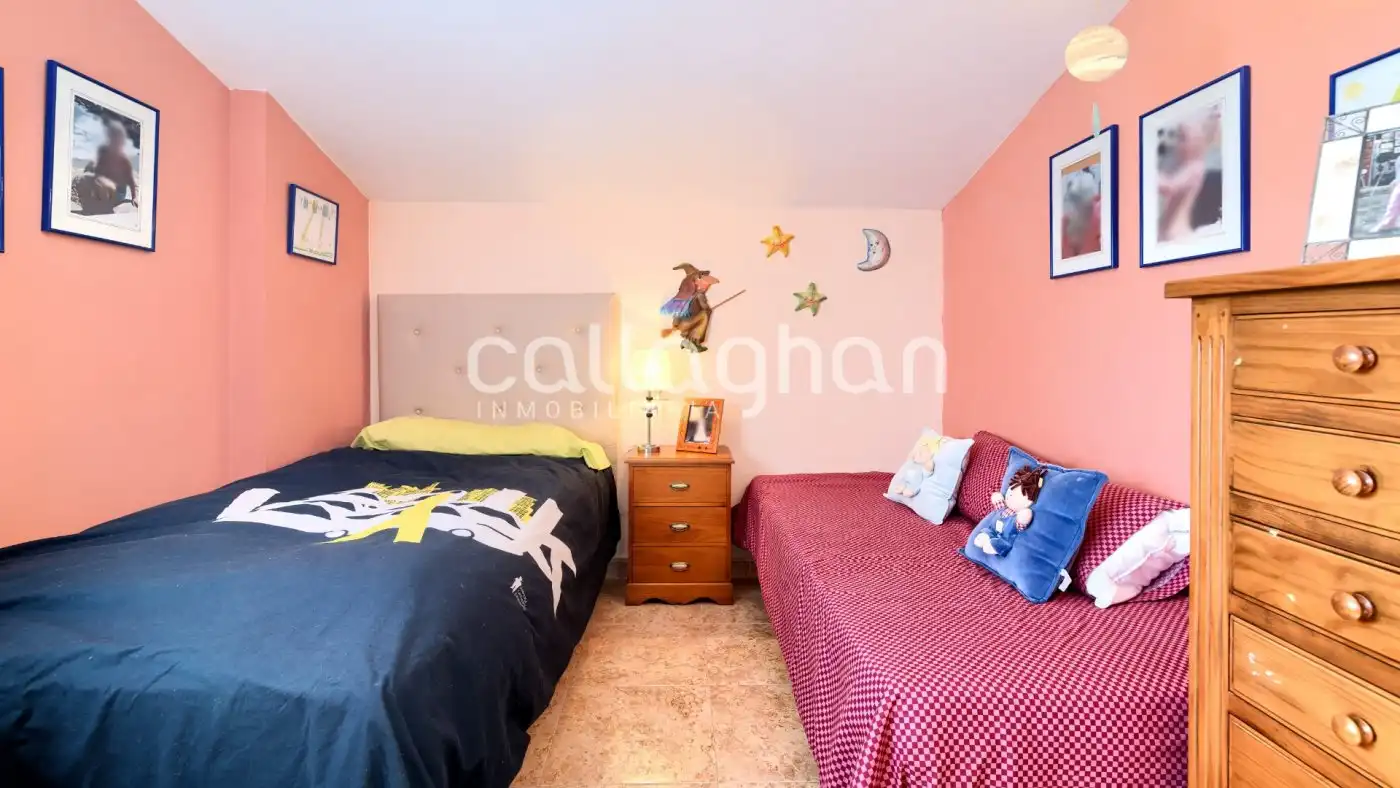 Habitación de Casa o chalet en venta en Paterna con Aire acondicionado, Calefacción y Jardín privado