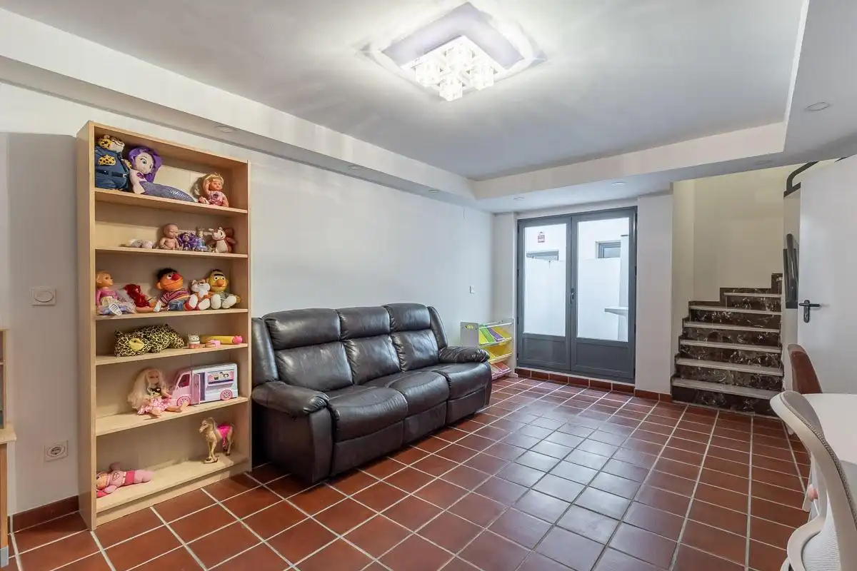 Detached homes for sale in Poniente