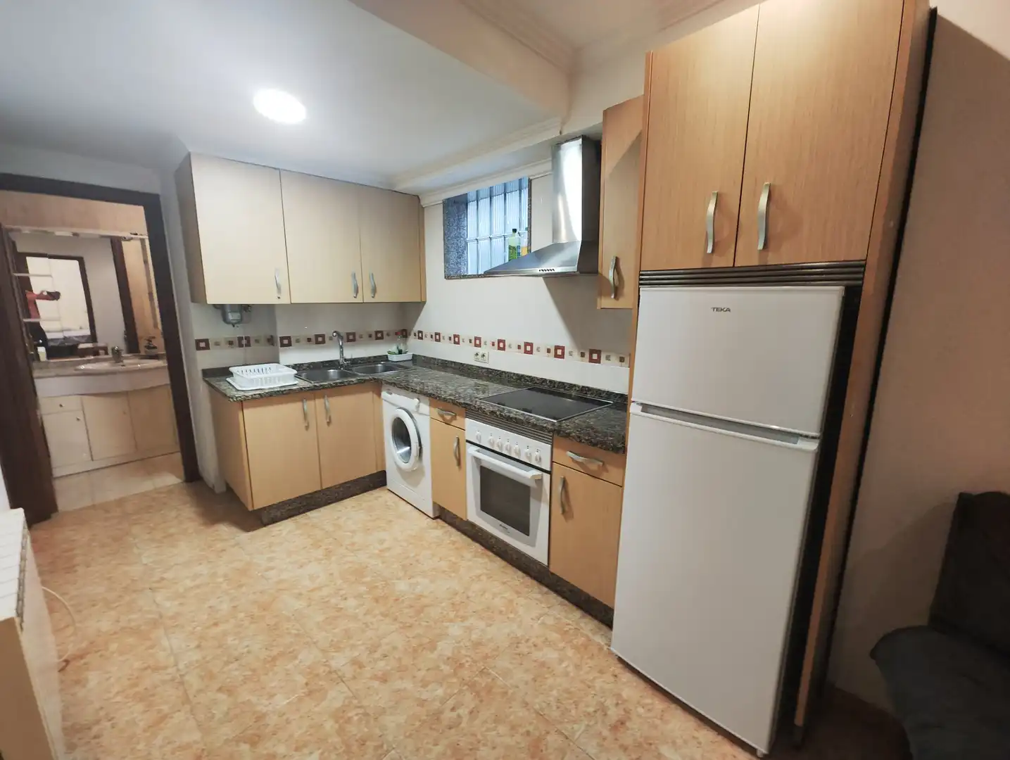 Cuina de Apartament de lloguer en Santiago de Compostela  amb Calefacció, Parquet i Moblat