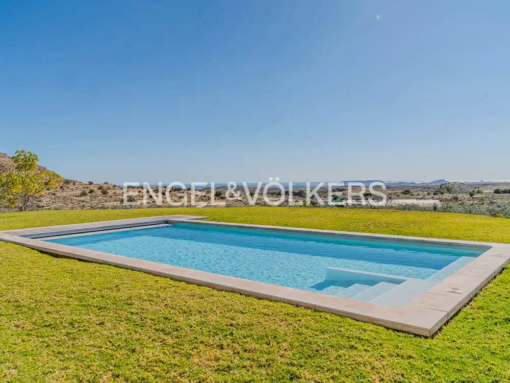 Piscina de Casa o xalet en venda en Alicante / Alacant amb Aire condicionat, Calefacció i Jardí privat