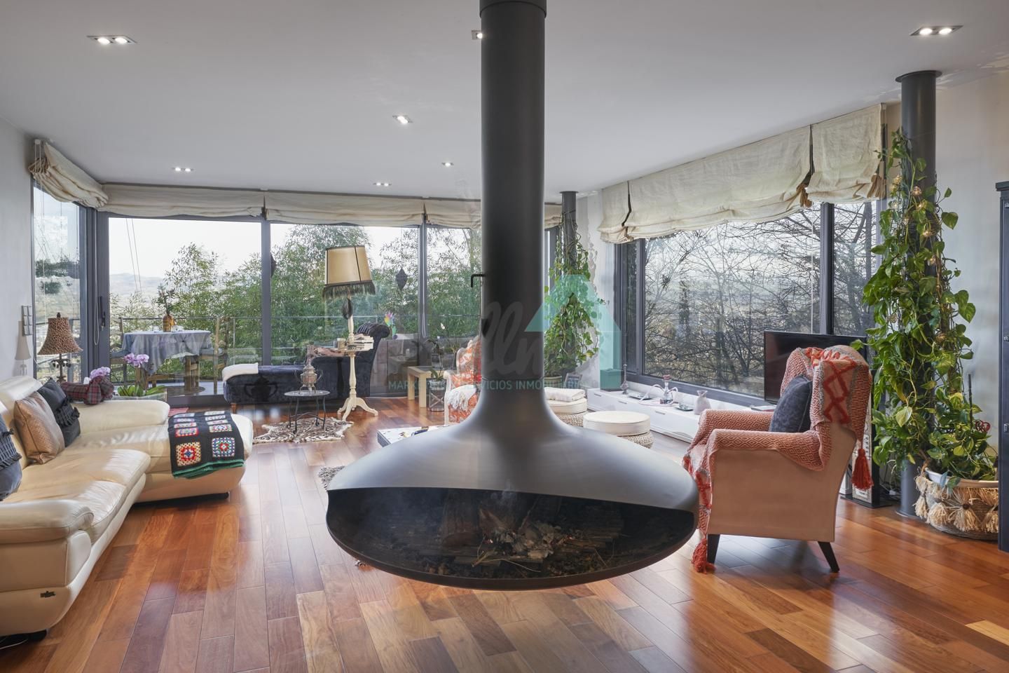 Sala d'estar de Casa o xalet en venda en Oviedo  amb Aire condicionat, Calefacció i Jardí privat