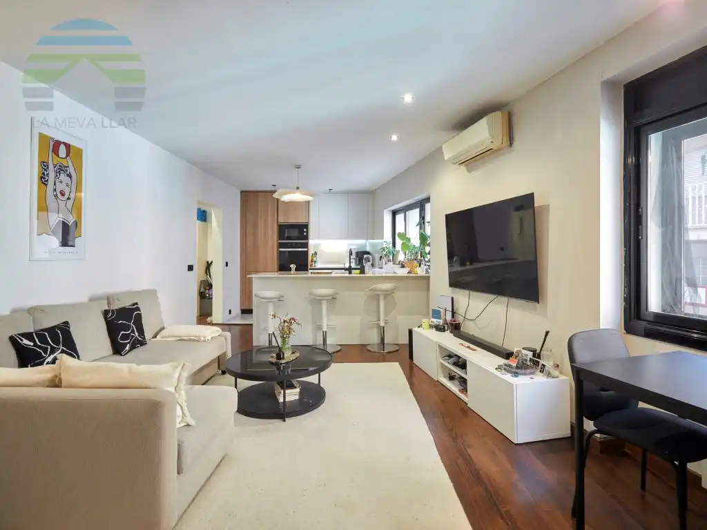 Wohnzimmer von Wohnung zum Verkauf in Barcelona mit Klimaanlage und Heizung