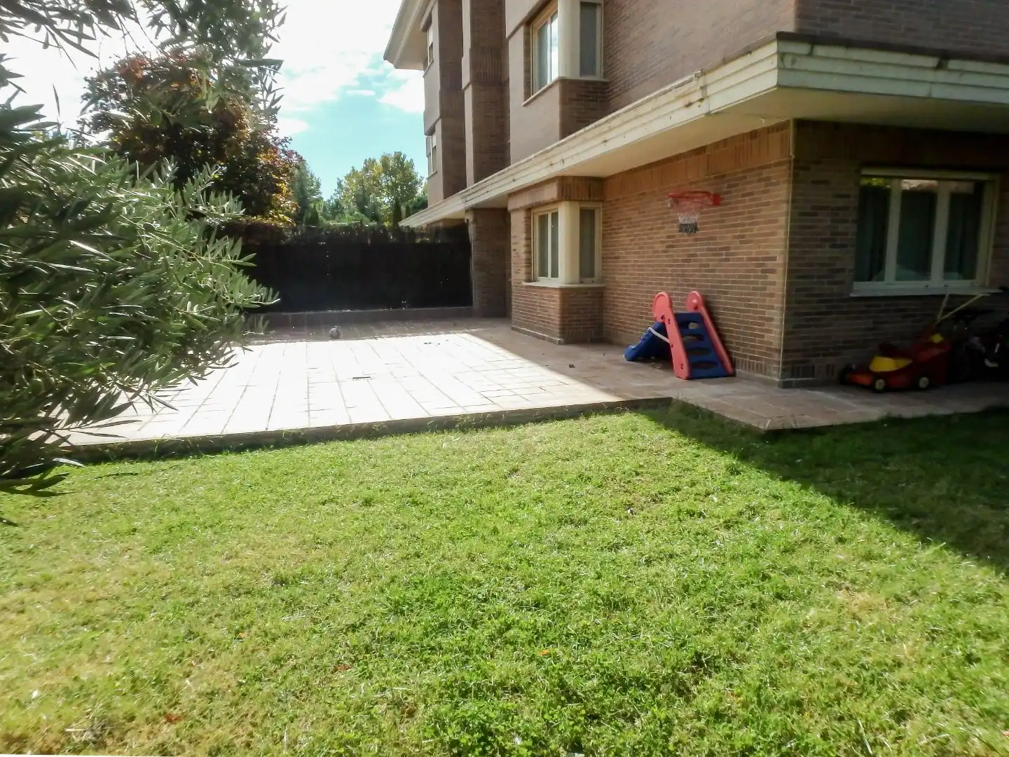 Garden of Ground floor for rent in Madrid  with Air Conditioner, Heating and Private garden