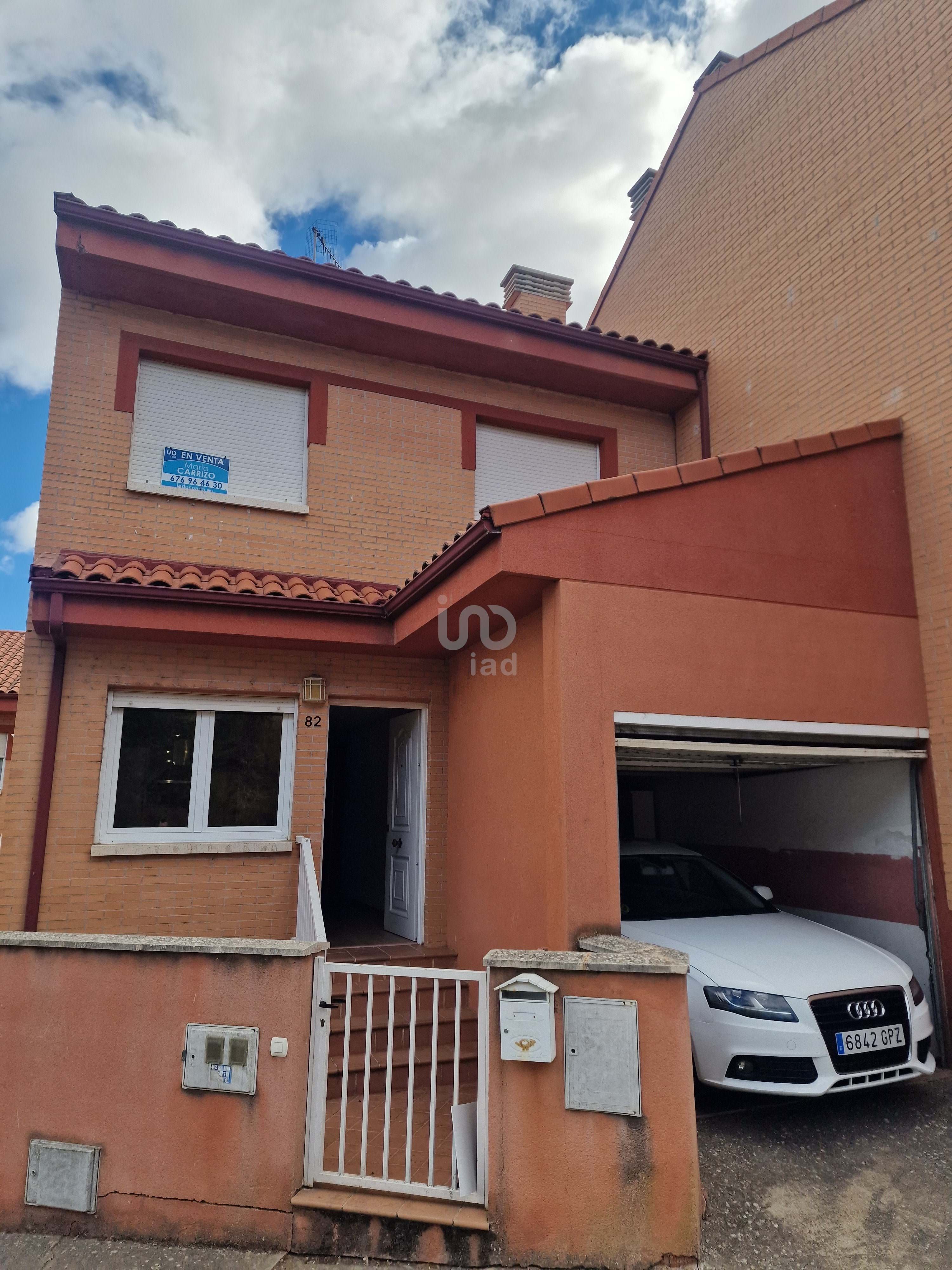 Exterior view of House or chalet for sale in Valencia de Don Juan  with Heating