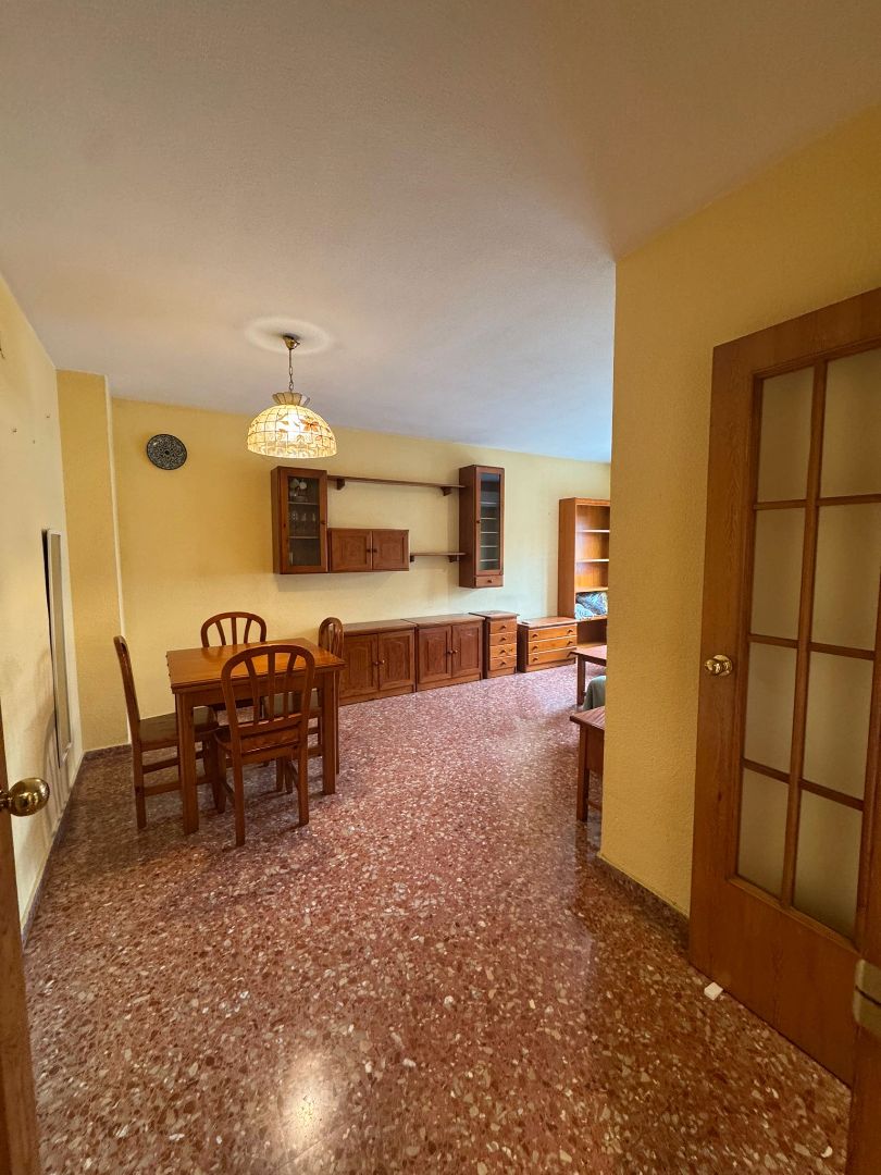 Menjador de Pis de lloguer en  Valencia Capital amb Aire condicionat, Moblat i Forn