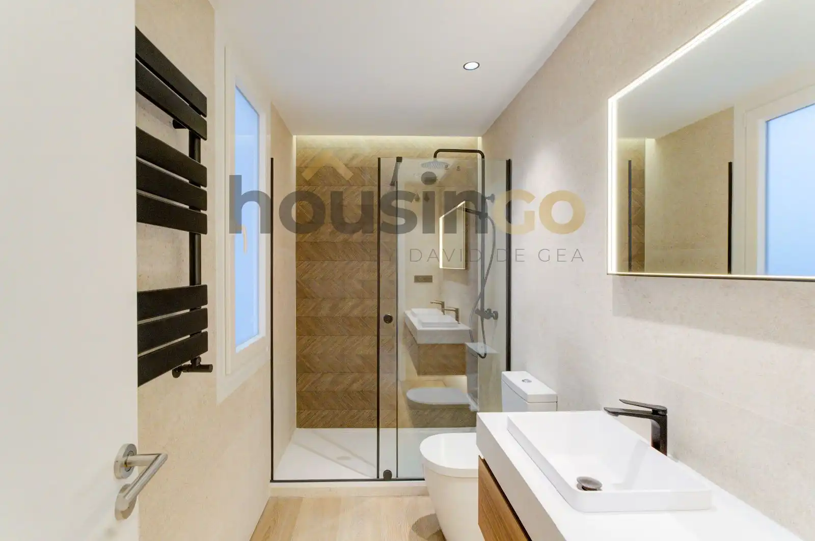 Bathroom of Flat for sale in Madrid  with Air Conditioner, Heating and Oven