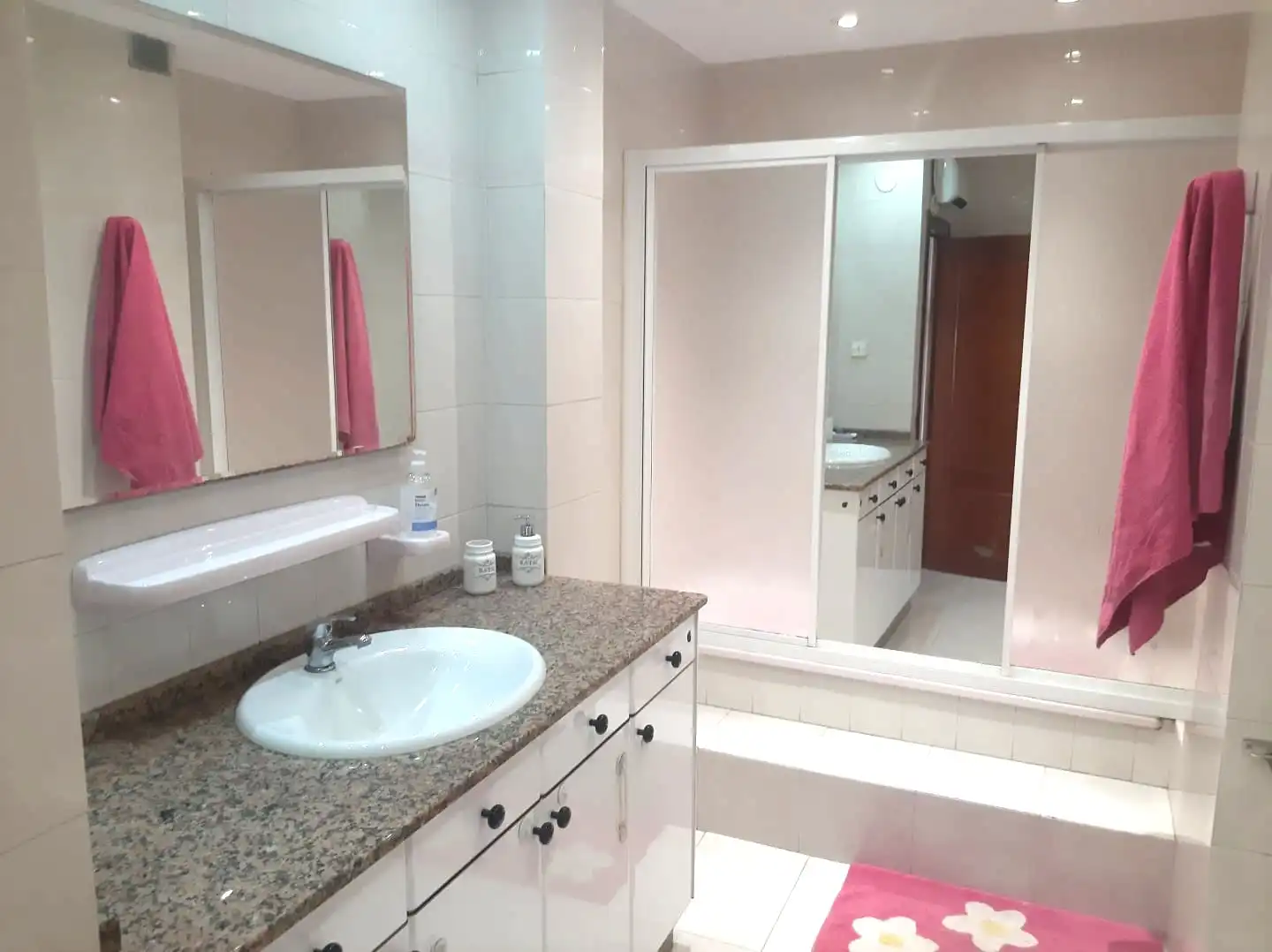 Bathroom of Flat for sale in Caranza