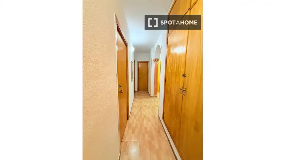Flat for rent in Madrid  with Air Conditioner, Heating and Furnished