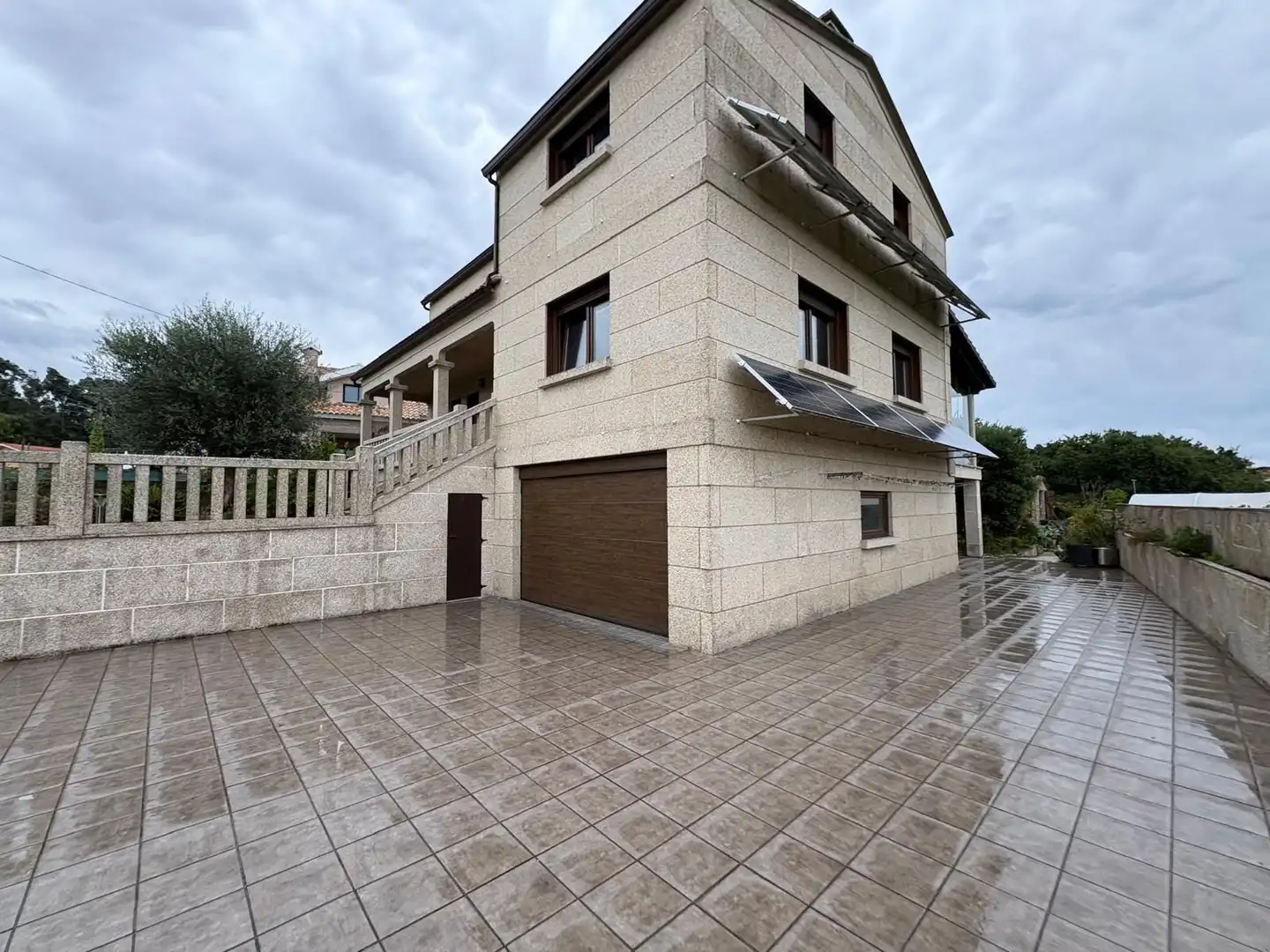 Vista exterior de Casa o xalet en venda en Cangas  amb Jardí privat i Terrassa