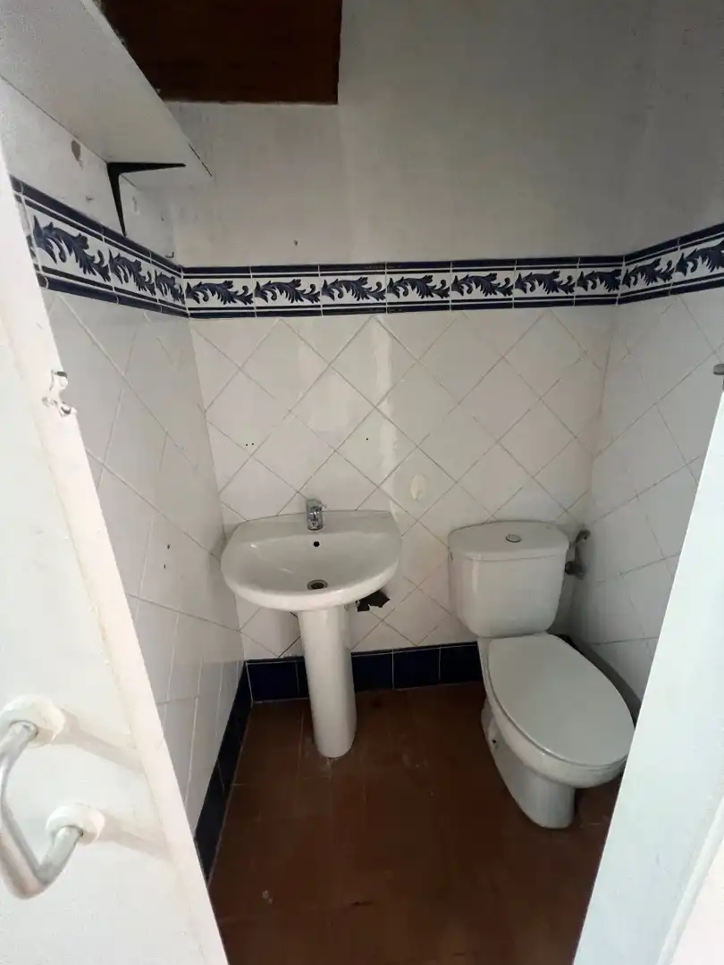 Bathroom of Commercial properties for rent in Sabadell  with Air Conditioner and Parquet flooring
