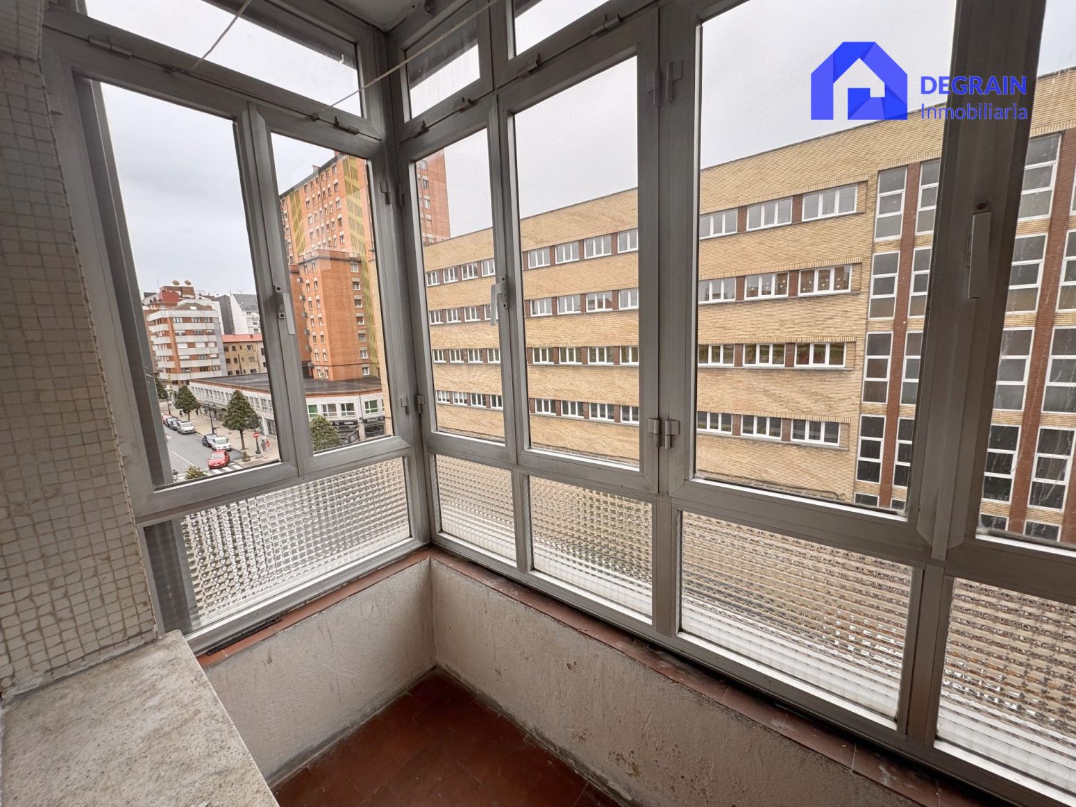 Vista exterior de Pis en venda en Oviedo  amb Traster i Balcó