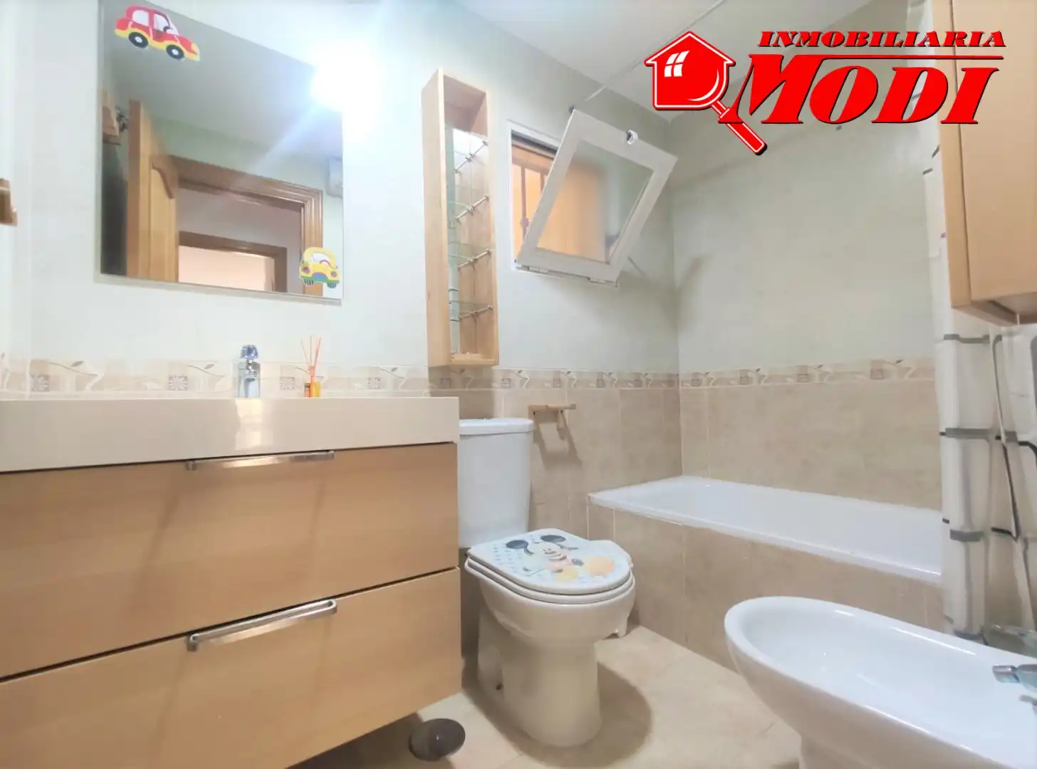 Badezimmer von Wohnung zum Verkauf in Padul mit Klimaanlage und Balkon