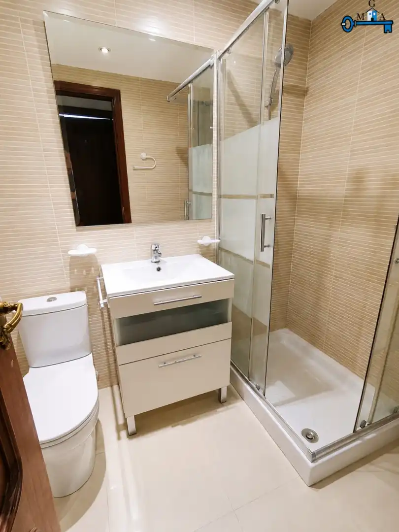 Baño de Piso para compartir en Fuenlabrada con Calefacción, Amueblado y Horno
