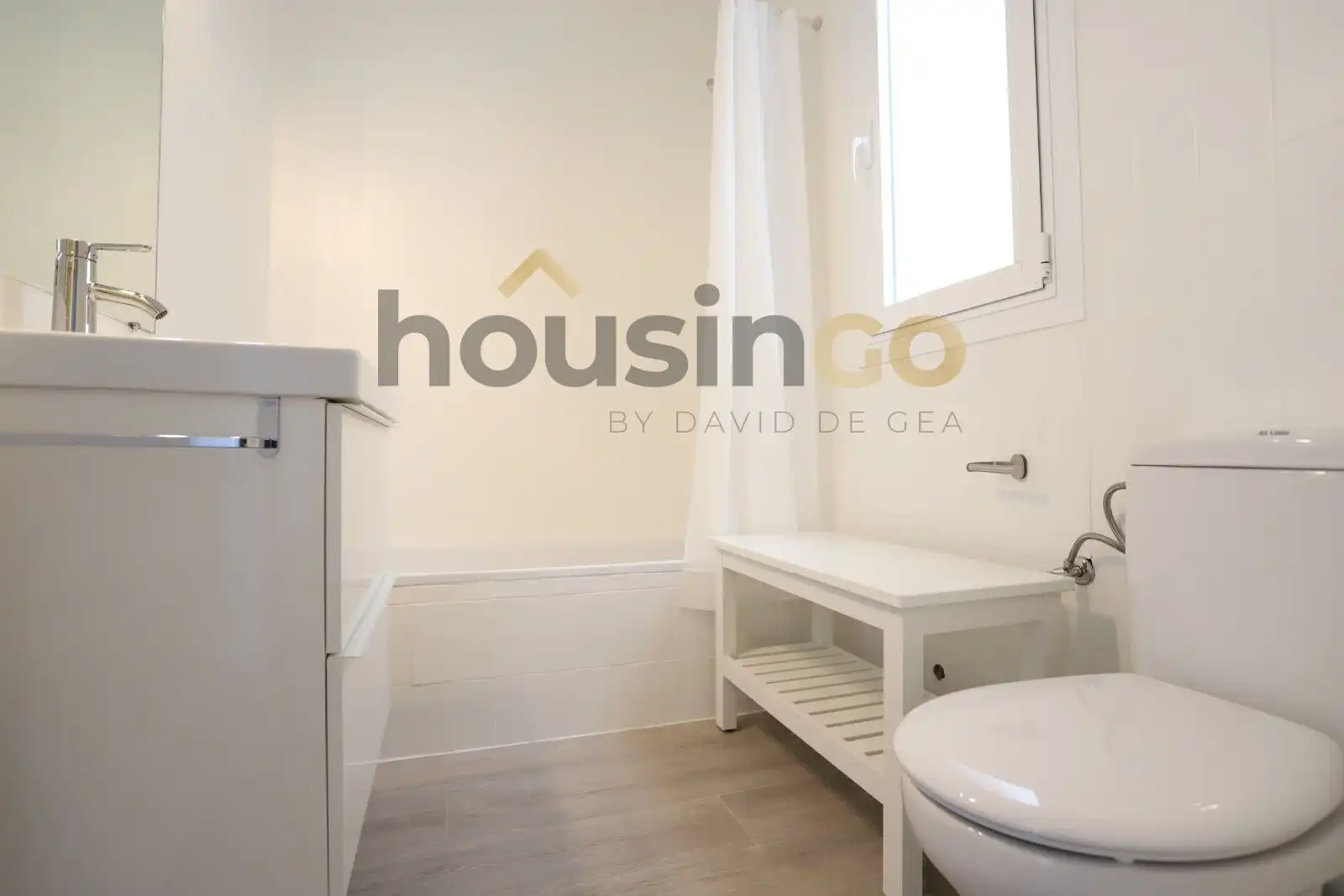 Baño de Piso de alquiler en Madrid con Calefacción, Terraza y Amueblado