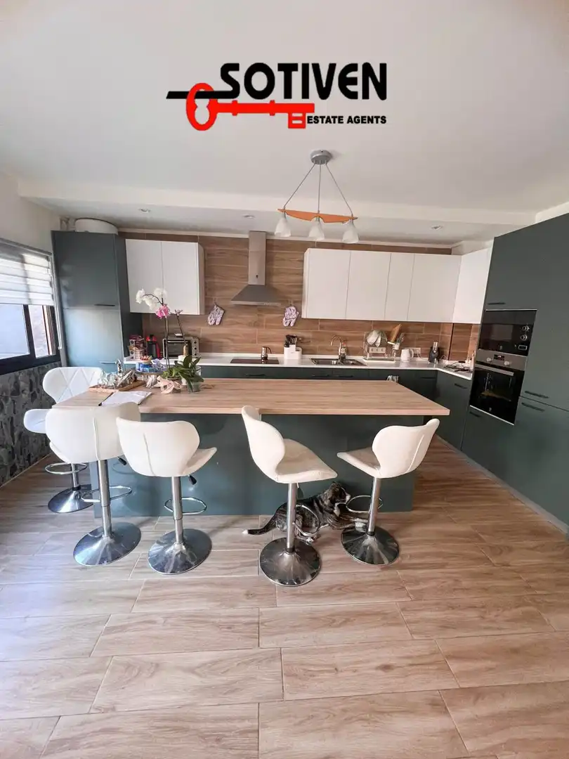 Terraced house with pool for sale in Casco Urbano, imagen 9