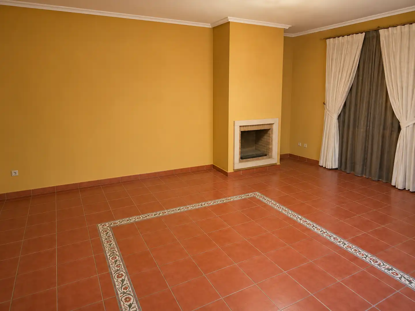 Sala d'estar de Casa o xalet en venda en Tordesillas amb Jardí privat, Terrassa i Piscina comunitària