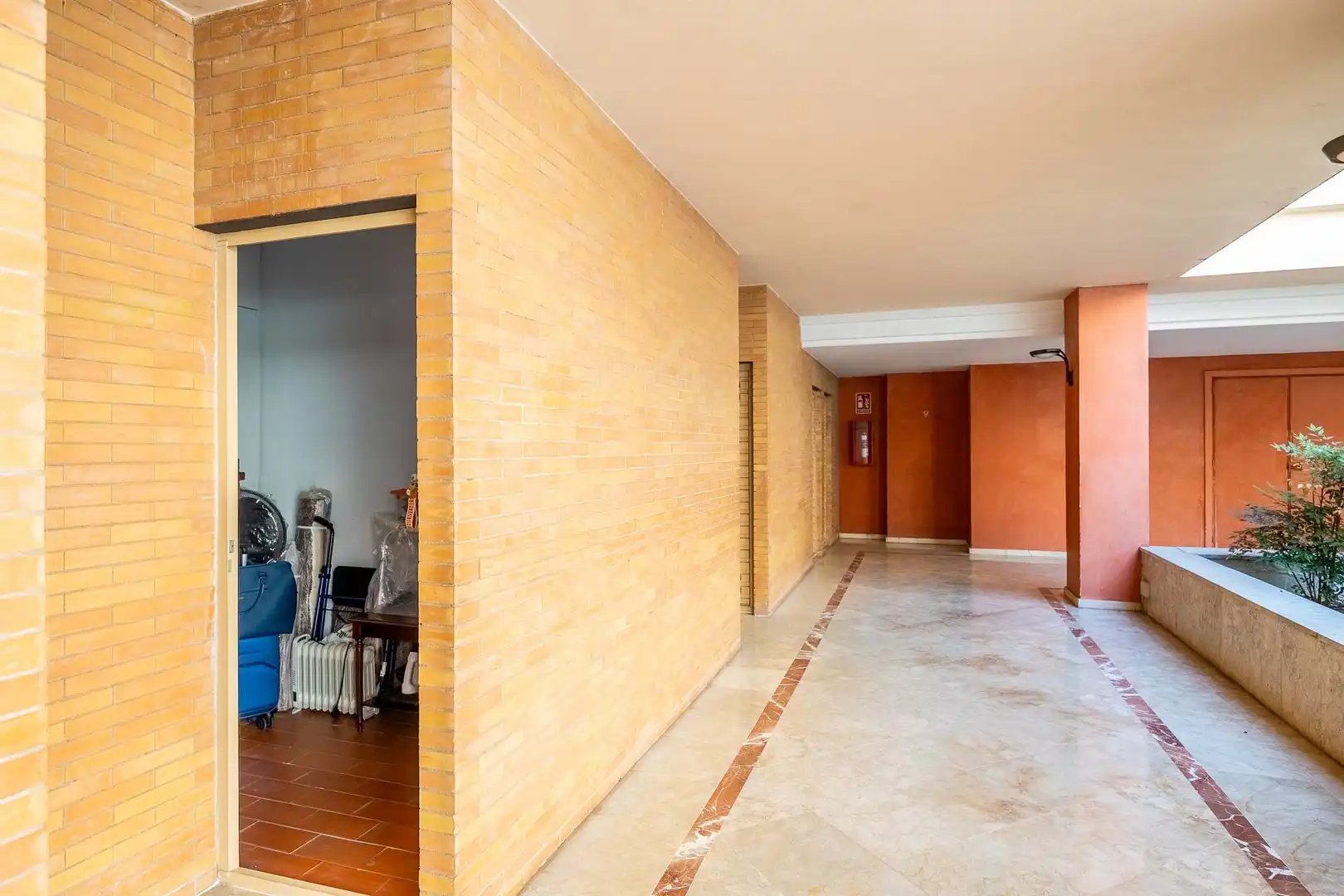 Flat for sale in Sevilla  with Air Conditioner, Heating and Storage room