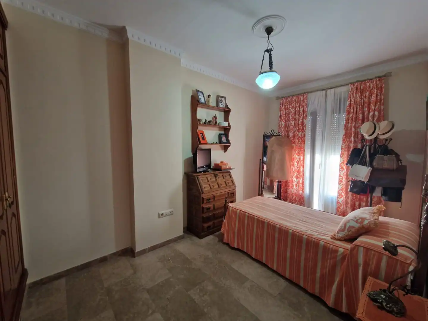 Dormitori de Casa o xalet en venda en Lora del Río amb Aire condicionat, Calefacció i Terrassa
