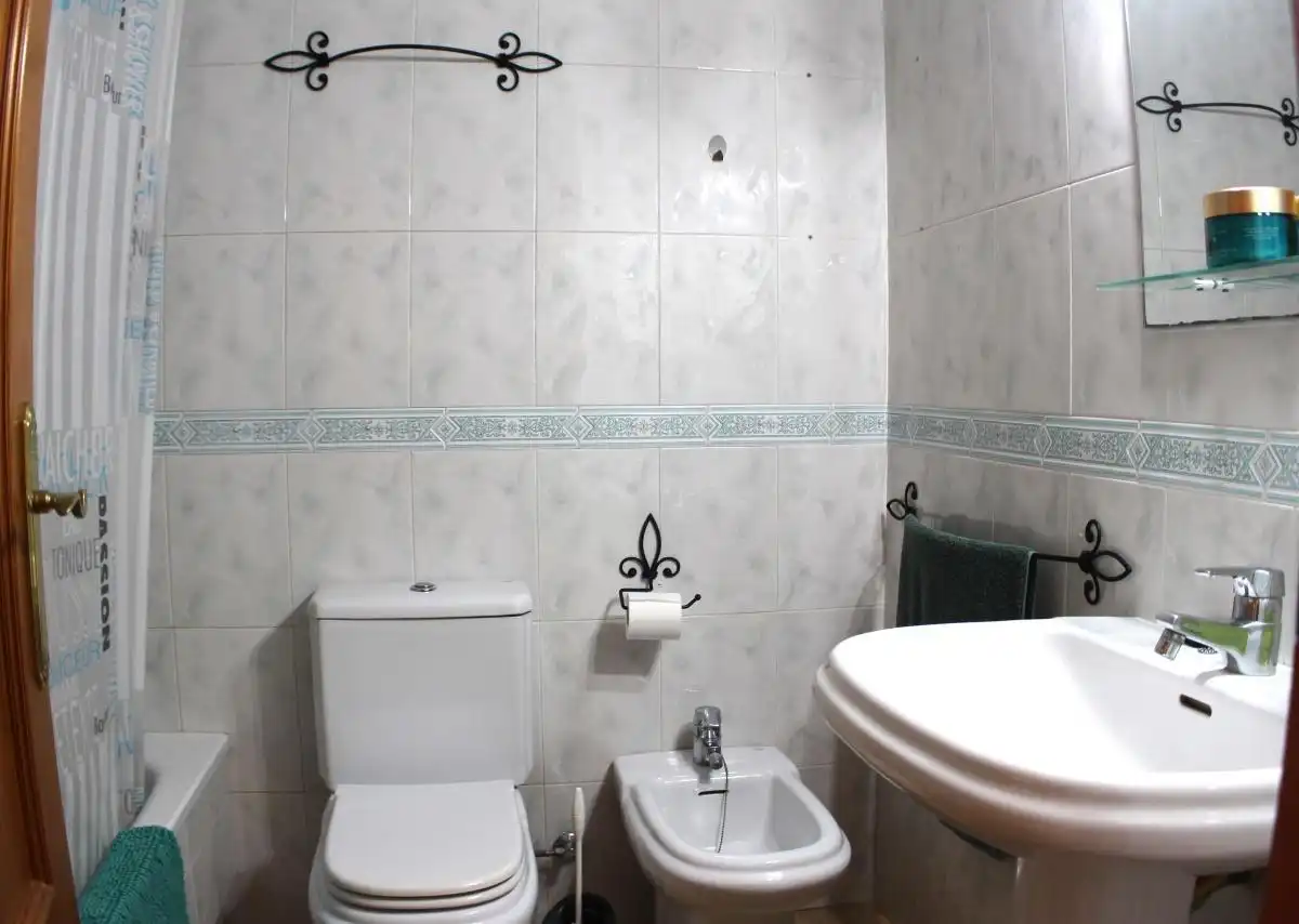 Baño de Apartamento en venta en Chiclana de la Frontera con Aire acondicionado, Amueblado y Piscina comunitaria