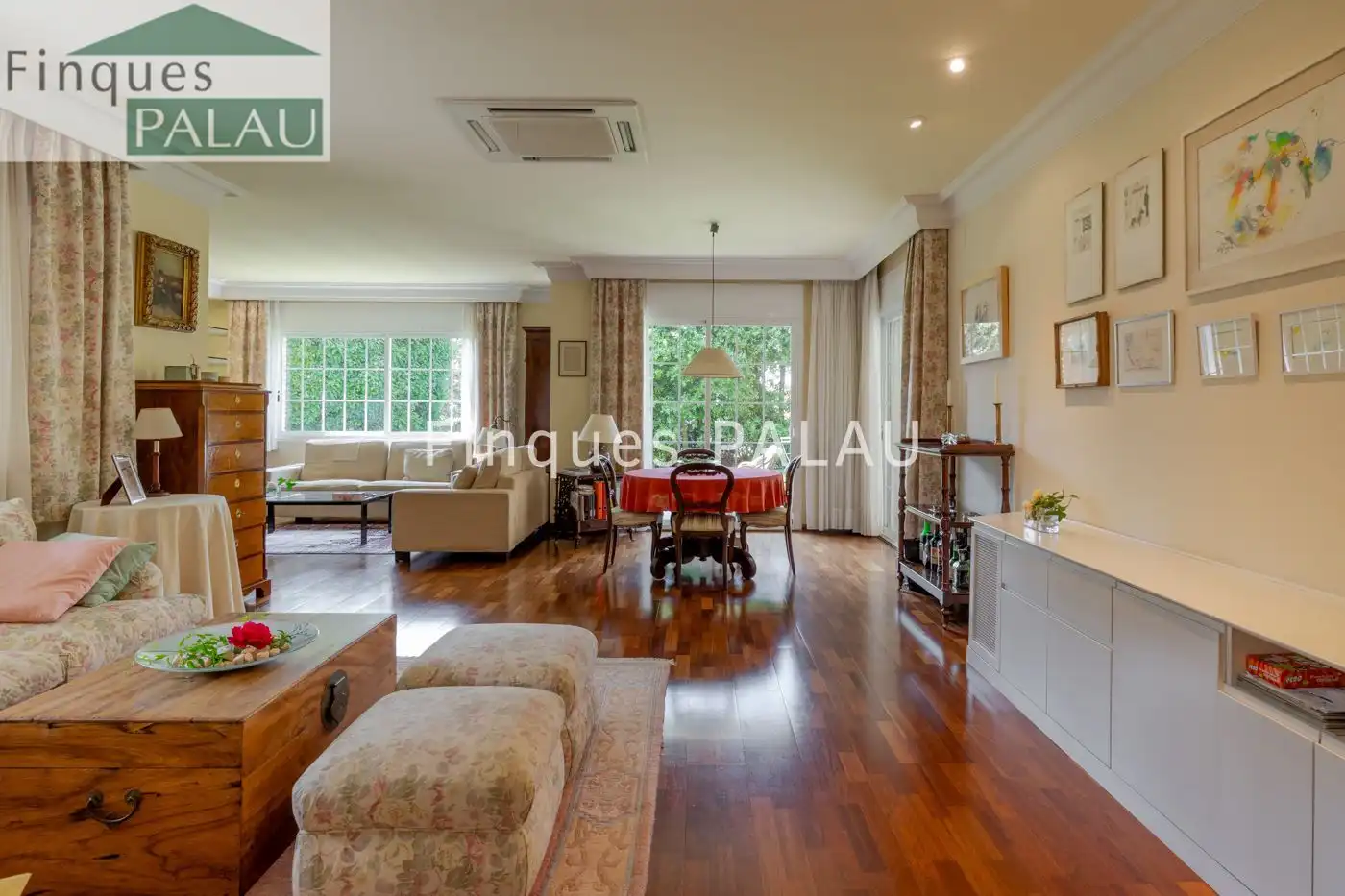 Sala d'estar de Casa o xalet en venda en Sant Just Desvern amb Aire condicionat, Calefacció i Jardí privat
