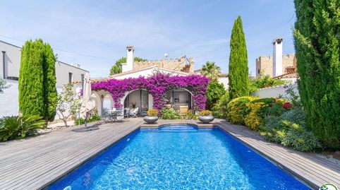 Espectacular casa reformada con piscina en Empuriabrava