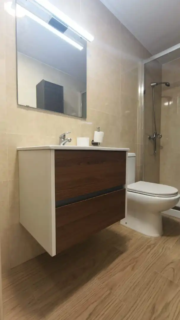 Bany de Pis de lloguer en Avilés amb Calefacció, Parquet i Moblat