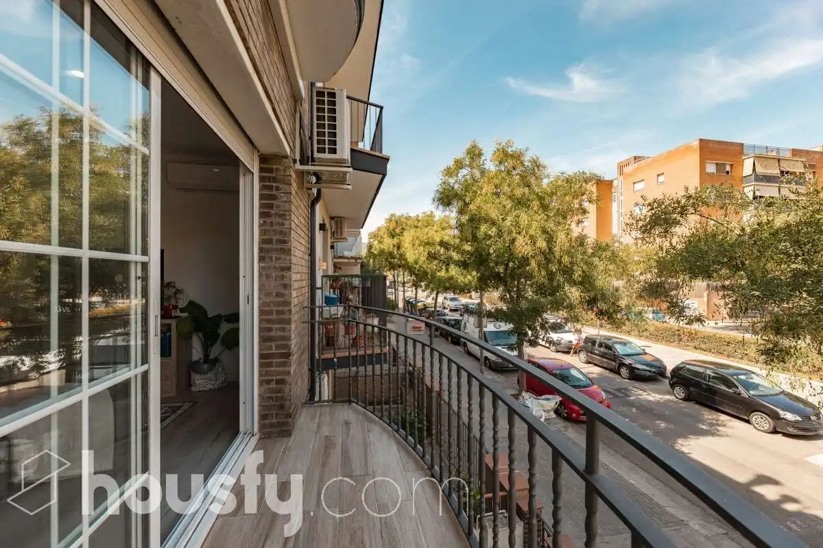 Vista exterior de Casa o chalet en venta en Viladecans con Balcón