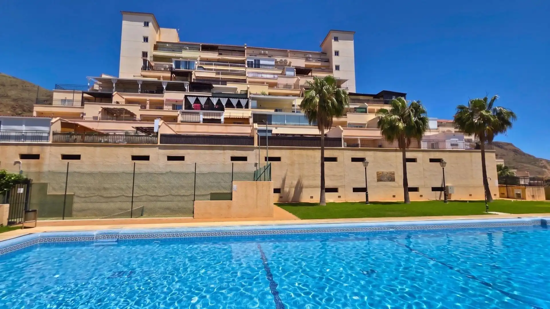 Piscina de Piso en venta en Roquetas de Mar con Jardín privado, Terraza y Piscina comunitaria