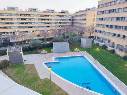 Swimming pool of Flat for sale in Girona Capital  with Heating, Terrace and Community pool