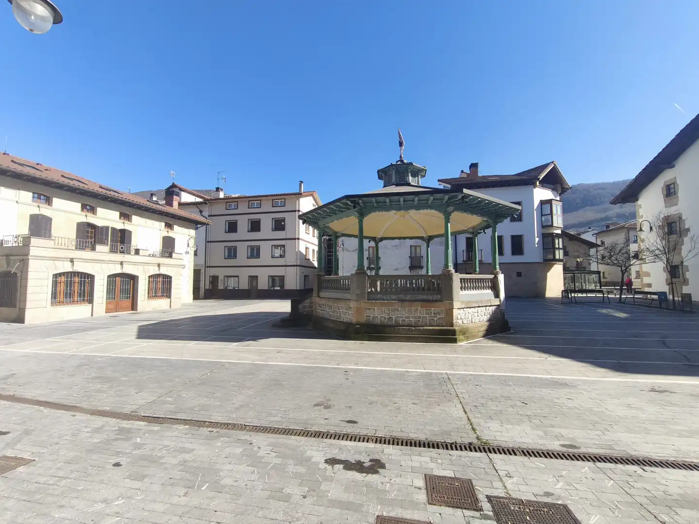 Vista exterior de Casa adosada en venda en Olazti / Olazagutía amb Balcó