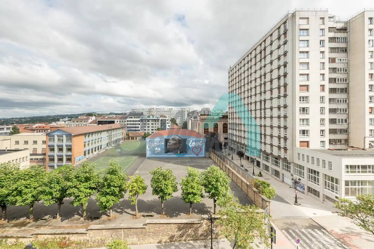 Vista exterior de Pis per a compartir en Oviedo  amb Calefacció, Parquet i Terrassa