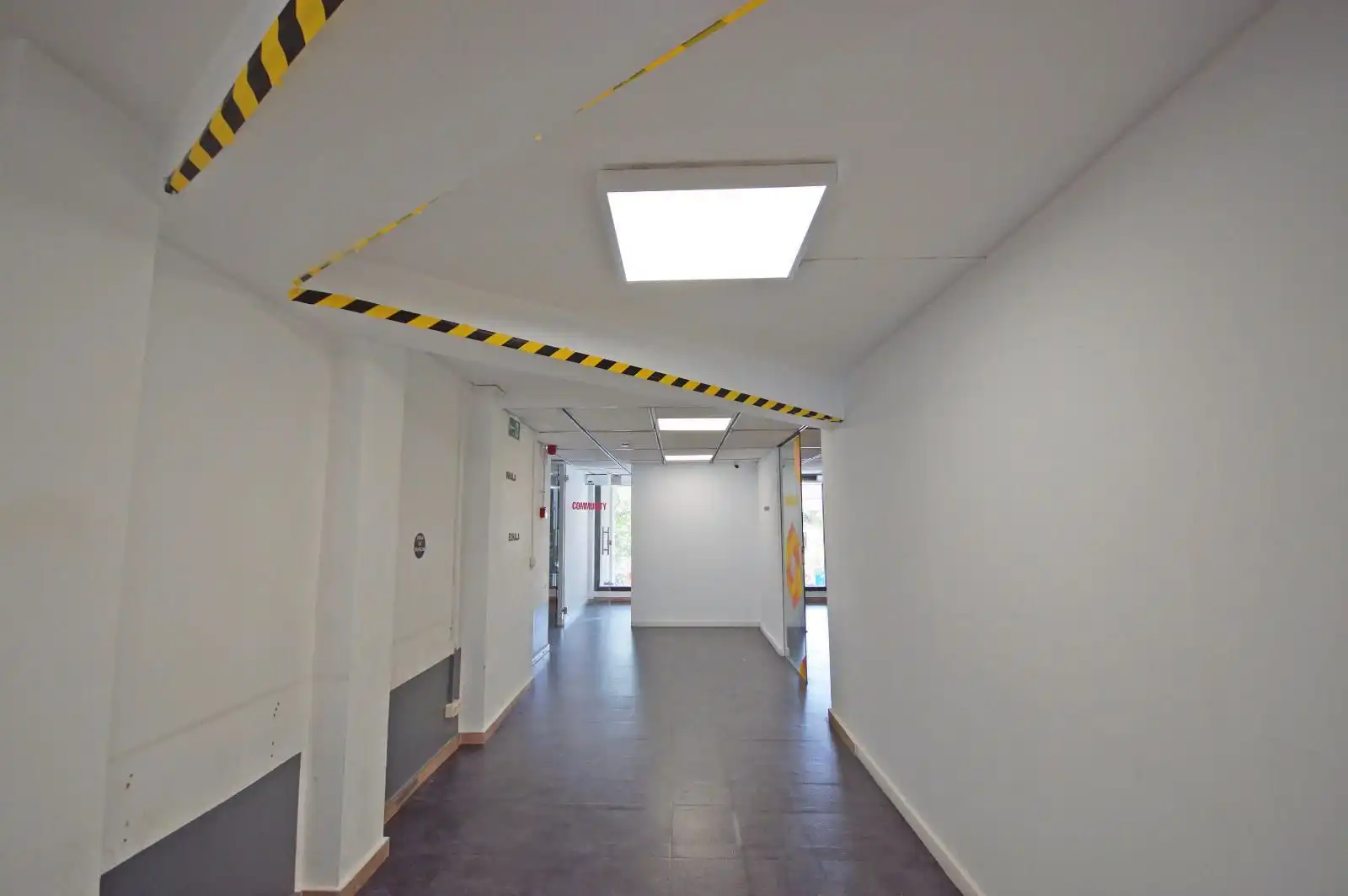 Büro zum Verkauf in Barcelona mit Klimaanlage und Terrasse
