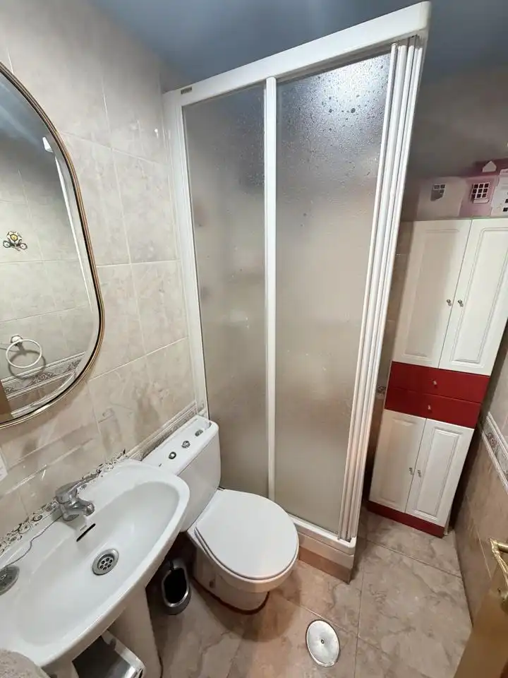 Badezimmer von Wohnung zum Verkauf in Madrid mit Heizung, Parkett und Gemeinschaftspool