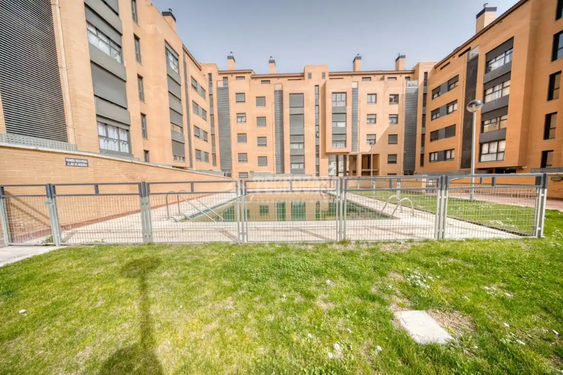 Piscina de Piso en venta en Arroyo de la Encomienda con Terraza, Trastero y Piscina comunitaria