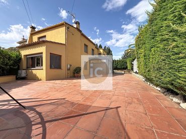 Terraced house with pool for sale in Carrer Alemanya 25